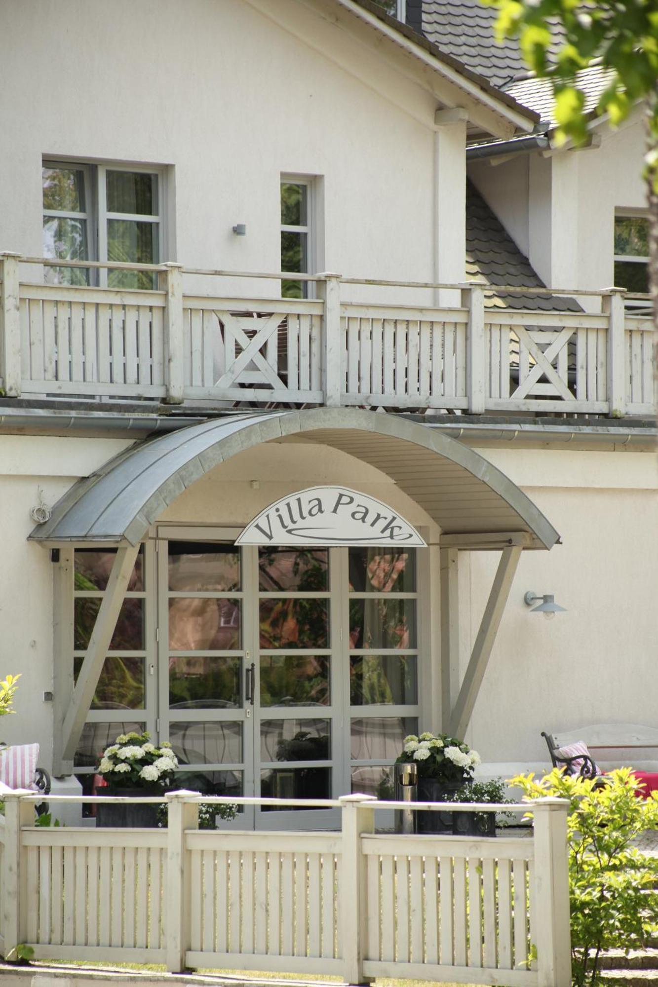 Villa Park Wisełka Spa&Wellness Exteriör bild